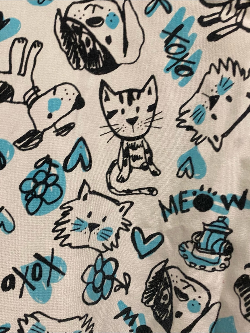 Cassandra O Womens L Large 44” Scrub Top Cats & Dogs White Blue Black Print Vet - Picture 5 of 6
